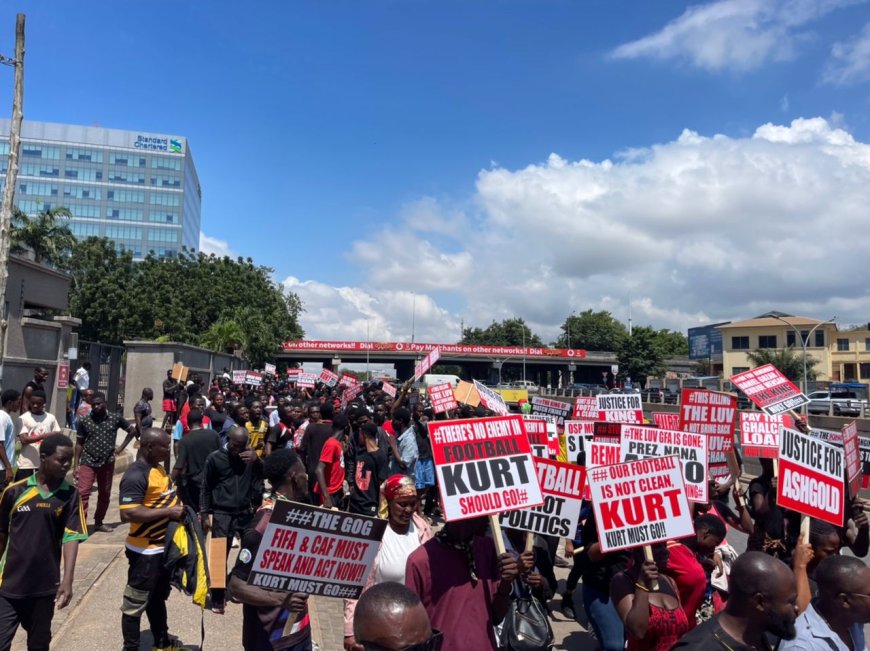 Hundreds of Ghanaian football fans organise mammoth demonstration against Kurt Okraku